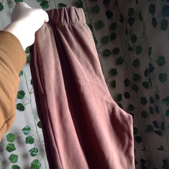 Brandy Melville Pants - Brandy Melville brown sweatpants